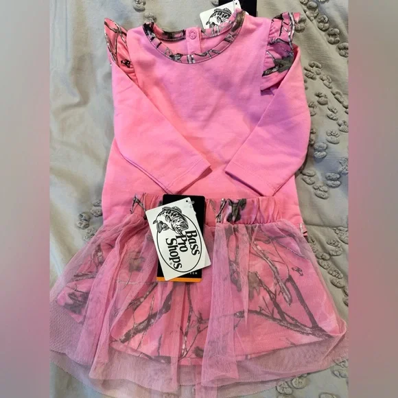 Pink Camo outfit - Picture 3 of 6